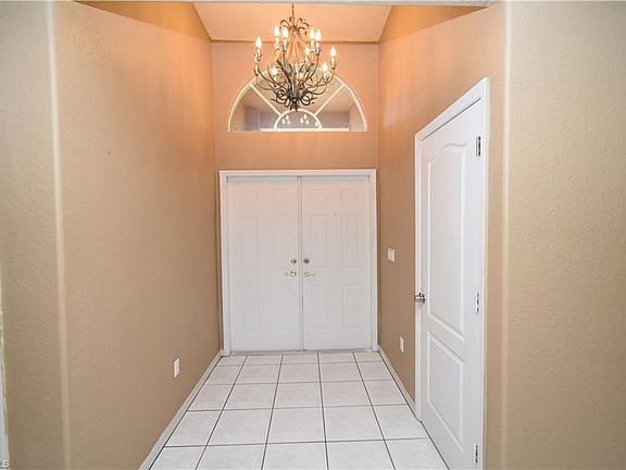 4th image of 313 SW 43rd Ln