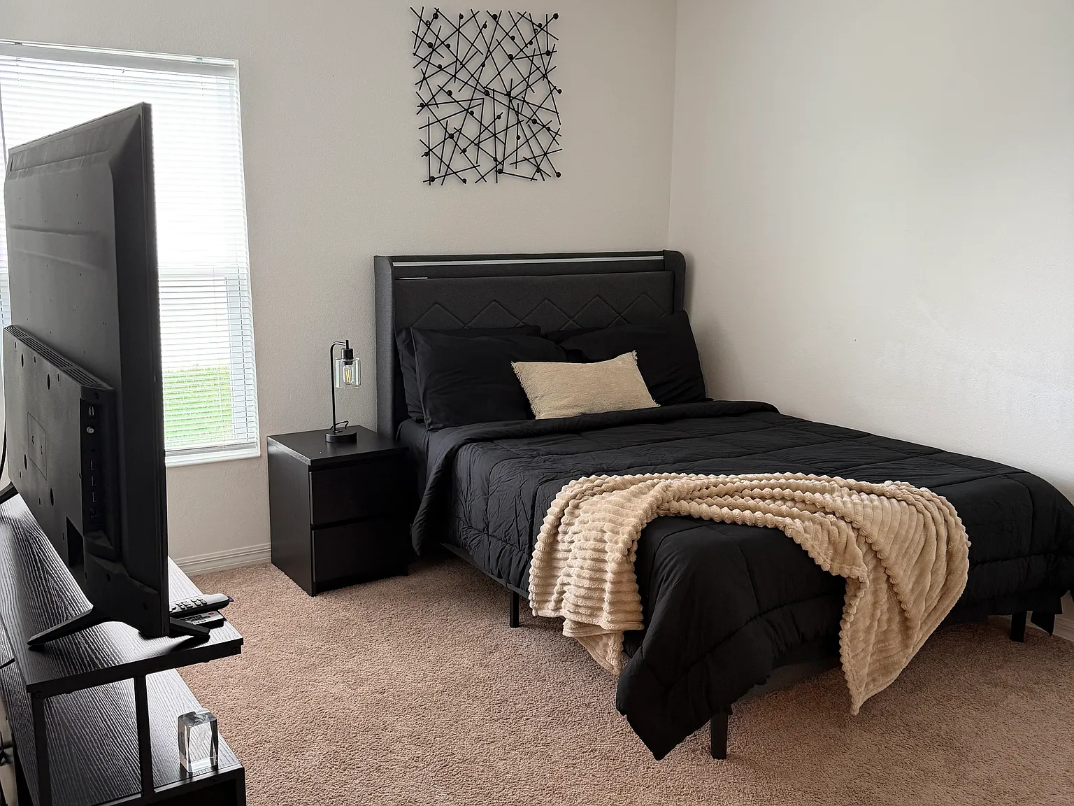 1 bed, 1897 sqft, $850 — Photo 2