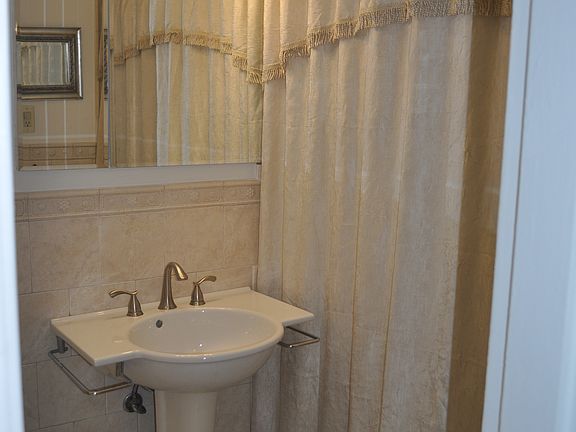 4th image of 2736 Independence Ave