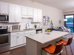 5995 Lincoln Dr APT 242, Edina, MN 55436