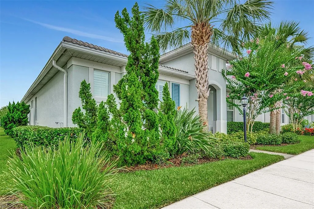 3 bed, 2.0 bath, 1964 sqft, $3,600 — Photo 4