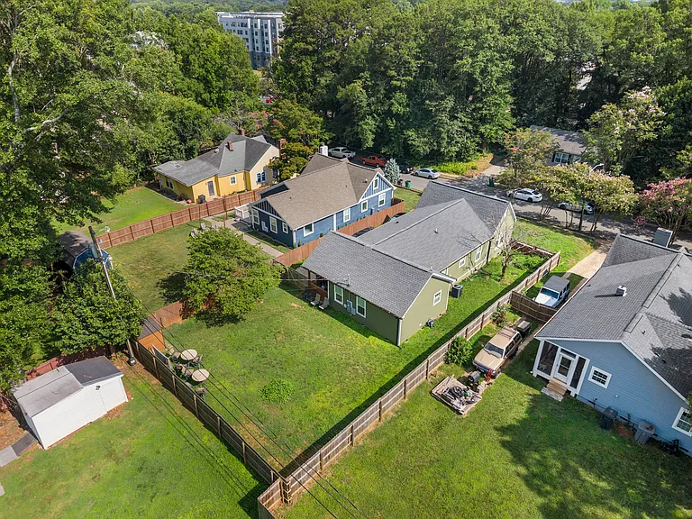 2322 Greenland Ave — Photo 3