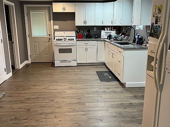 5th image of 15 Oak Ln