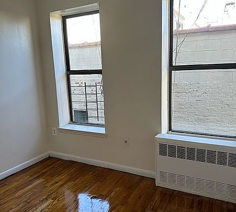 5th image of 451 E 116th St APT 26