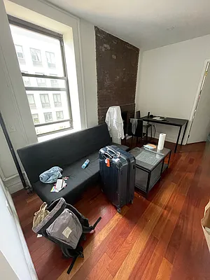 Rented by Bond New York | media 23