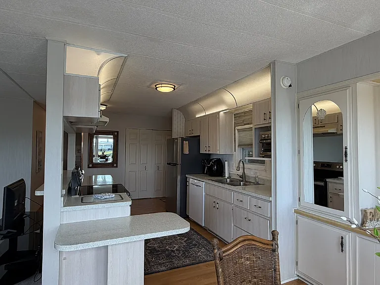 542 Tampico Dr — Photo 10