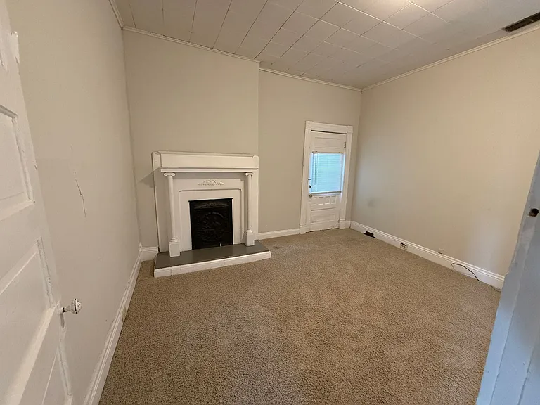 376 Park Ave — Photo 44