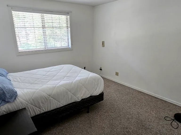 530 NW Carolyn Ln — Photo 18