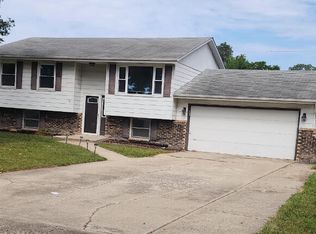 2910 Crowsnest Dr, Hobart, IN 46342