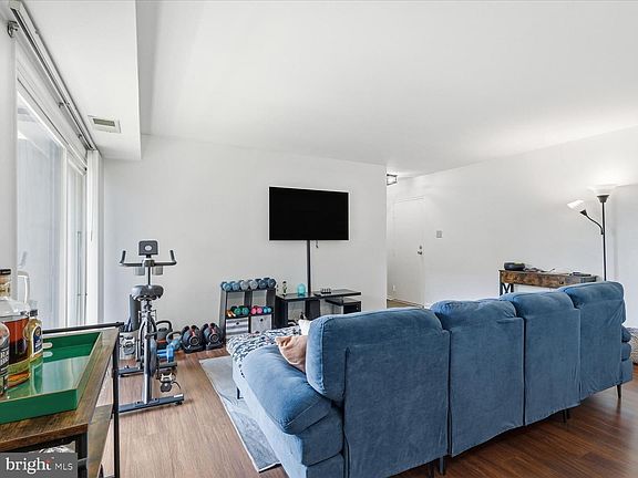 5th image of 3342 S 28th St APT 202