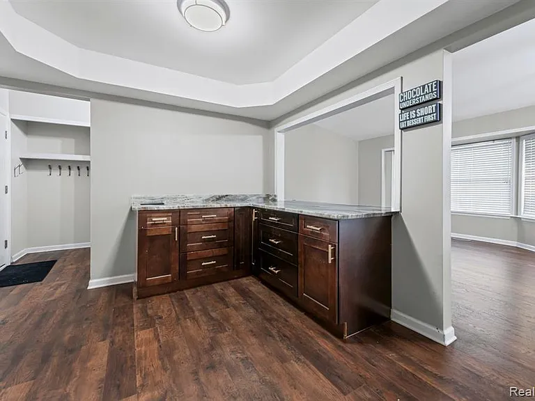 5216 Peekskill Dr — Photo 3