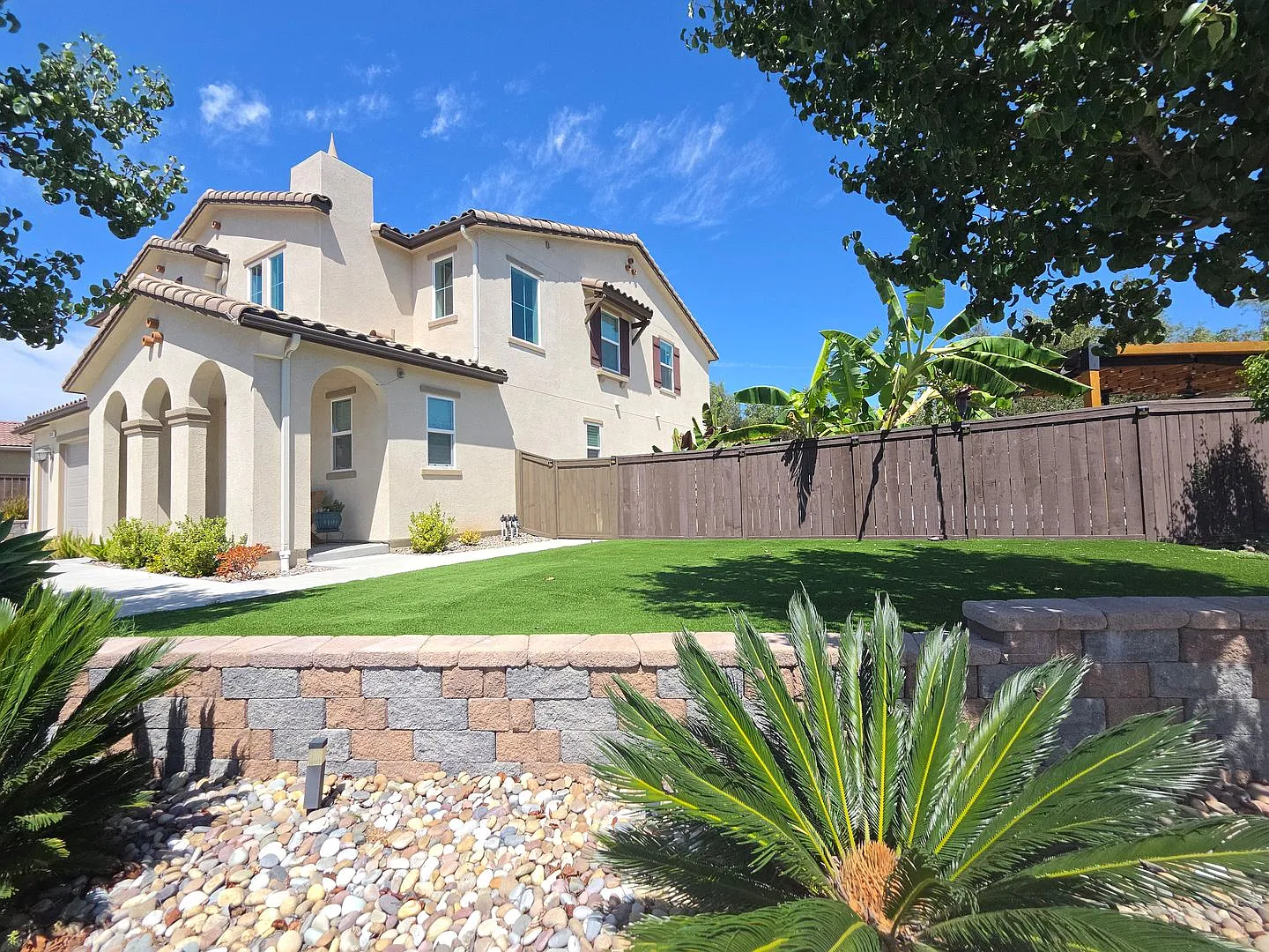 Beautiful Home In Oak Creek — Photo 3
