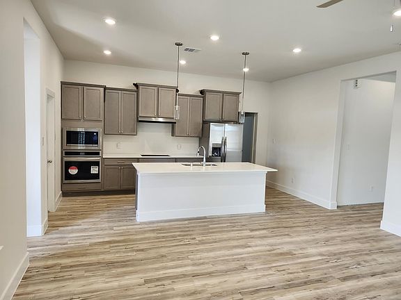 3rd image of 21303 Oakley Claremont Ct