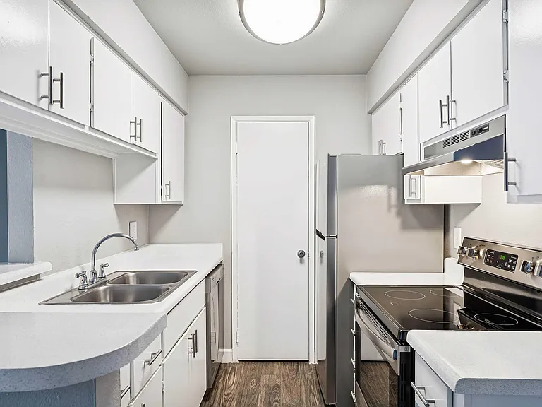 Sorrento Apartments — Photo 35