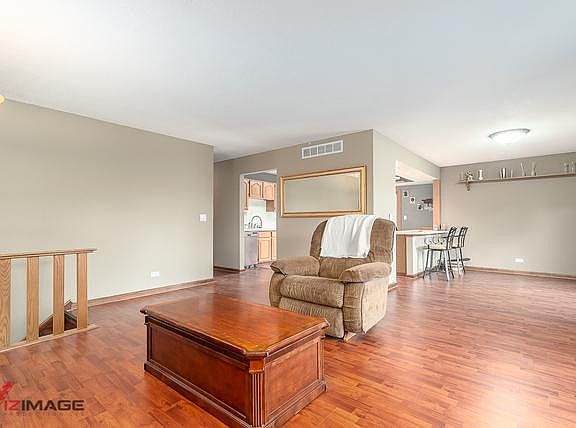5th image of 976 S Chippendale Dr