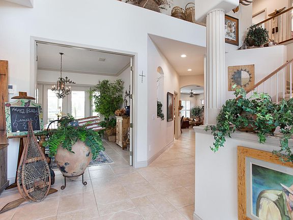 4th image of 724 Nicklaus Dr