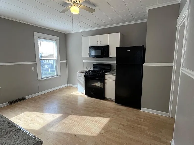 82 N State St #1 — Photo 3