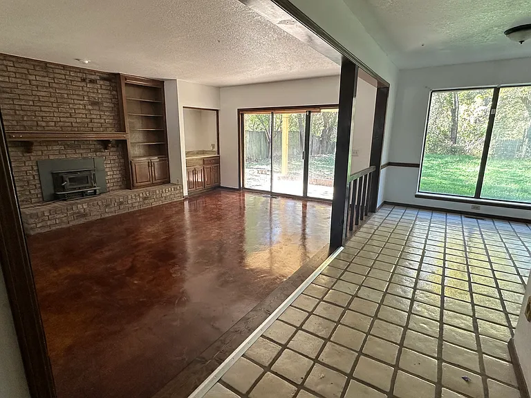 1145 Robin Hood Ln — Photo 4