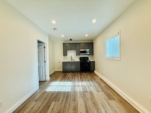 2nd image of 9404 Kaiser Ave