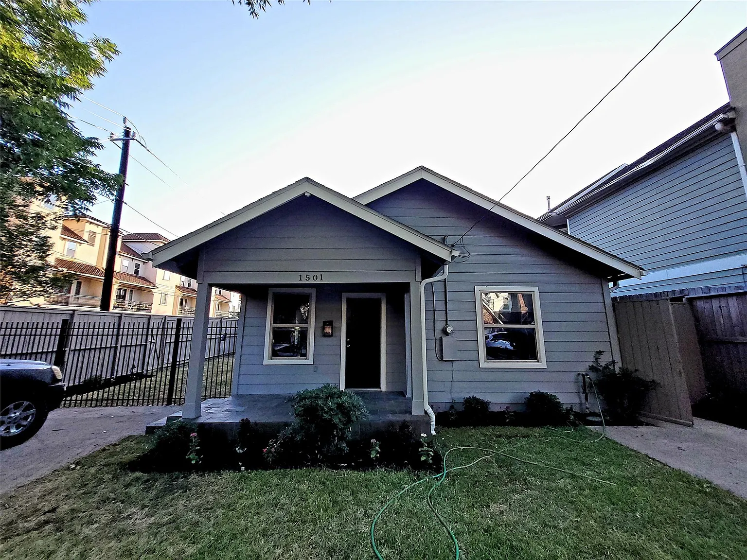 3 bed, 2.0 bath, 1352 sqft, $2,200 — Photo 1
