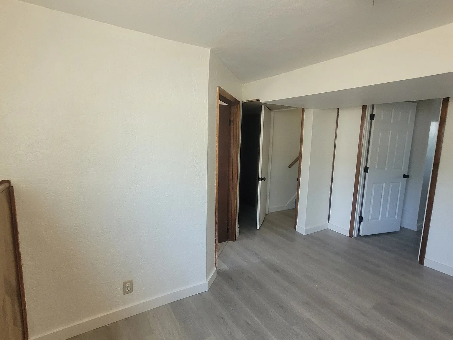 5 bed, 1.5 bath, 890 sqft, $800 — Photo 2
