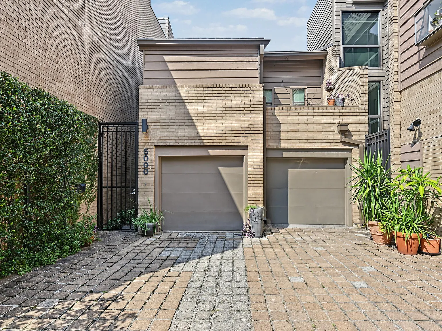 2 bed, 2.5 bath, 1817 sqft, $3,000 — Photo 1
