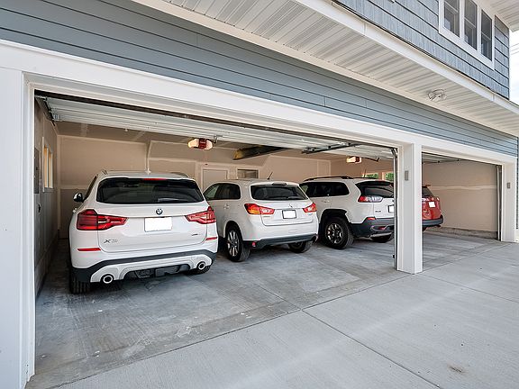 4th image of 152 Dale St N #1