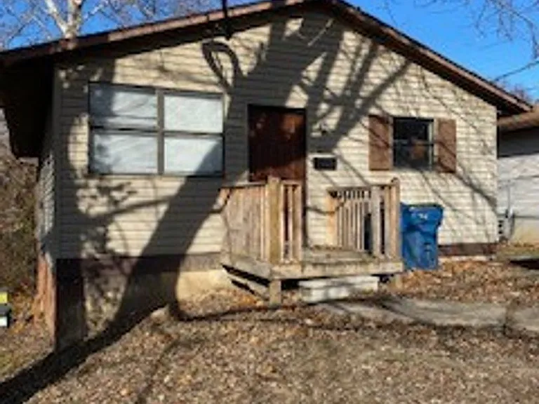 2222 Brown St — Photo 1