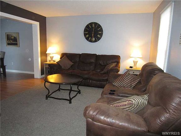 3rd image of 747 Campbell Blvd