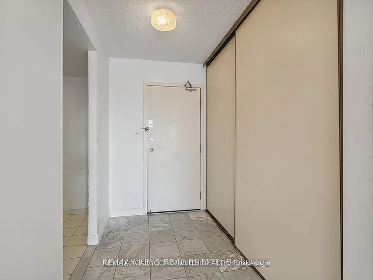 225 Bamburgh Cir #511 — Photo 3