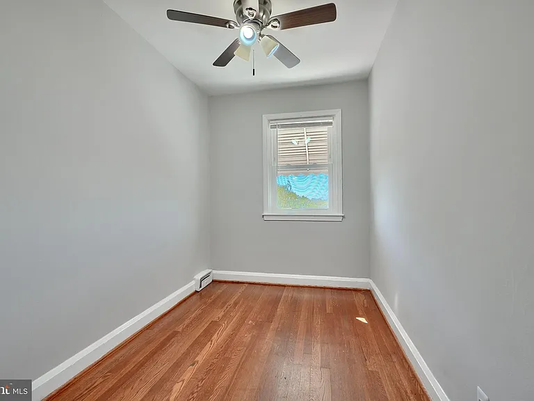 530 47th St — Photo 22