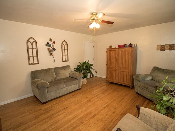 5th image of 818 Mary Jo Ln