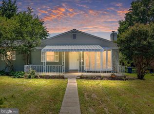 912 Grant St, Herndon, VA 20170
