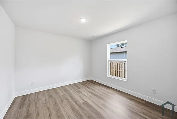 5 bed, 1900 sqft, $3,200 — Photo 3