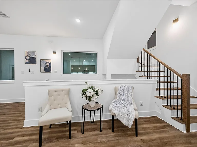 3003A Delano St — Photo 29