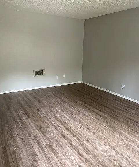 Wysteria Apartments — Photo 10
