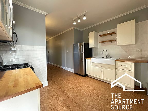 5th image of 3540 N Lowell Ave #2N