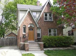 71 Wellesley Dr, Pleasant Ridge, MI 48069