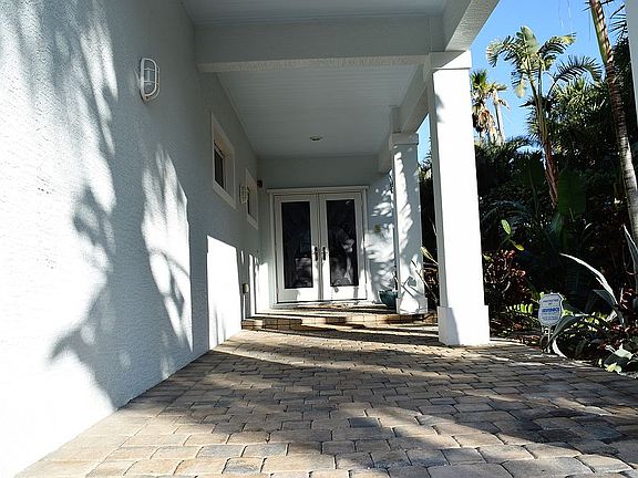 4th image of 1820 E Barefoot Pl