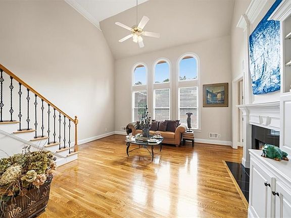 2nd image of 2 Orleans Pl