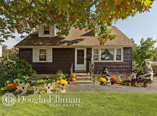 71 Foster Rd, Ronkonkoma, NY 11779