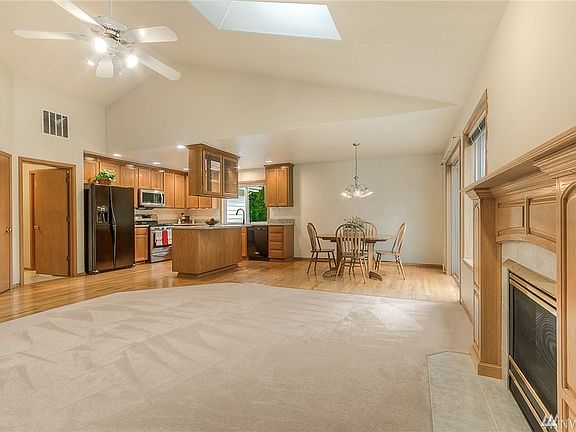 4th image of 6910 227th Street Ct E