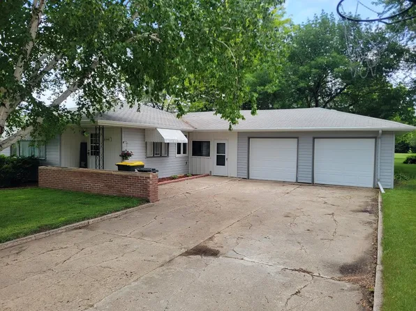 100 5th St, Walnut Grove, MN 56180