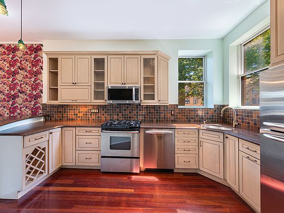 5th image of 2119 5th Ave APT 1