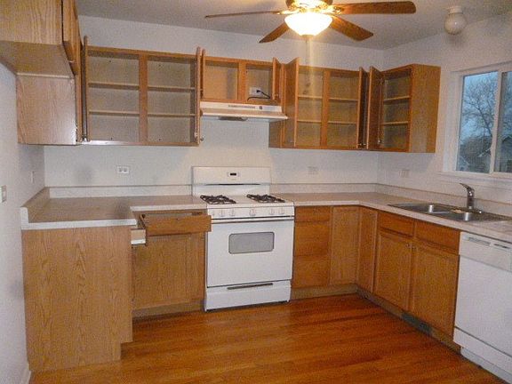 4th image of 3413 Sarah Dr