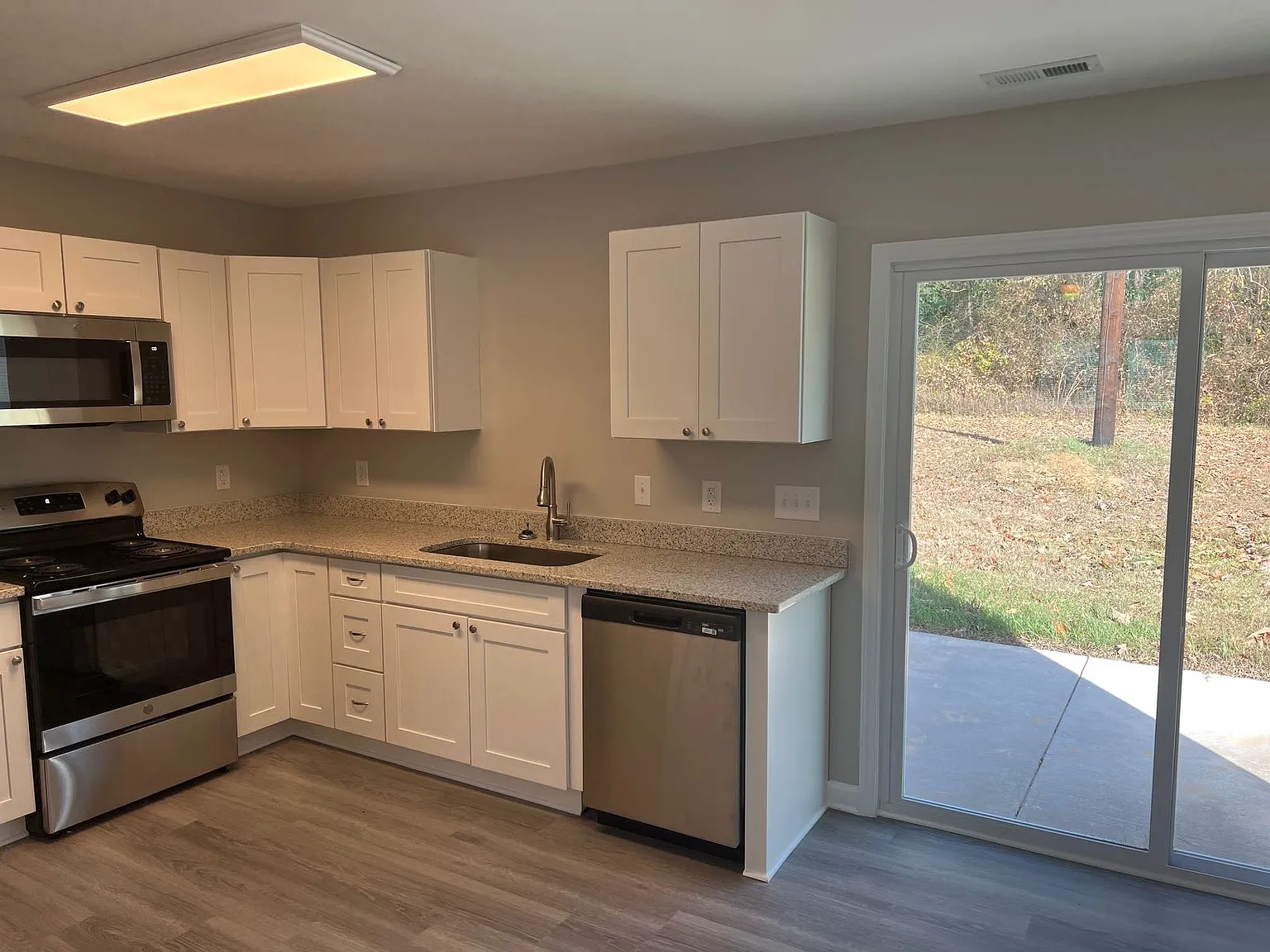 2 bed, 1.5 bath, $1,295 — Photo 4