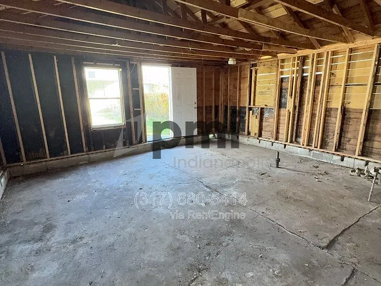 2613 Louise St — Photo 32