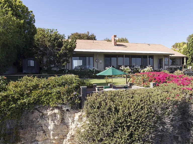 29008 Cliffside Dr — Photo 2