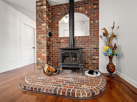 4th image of 1787 Ryan Rd E