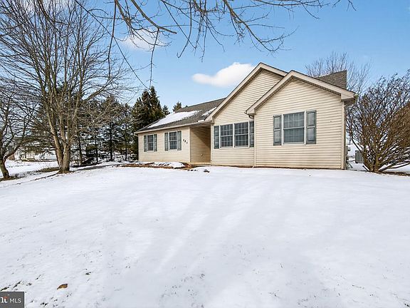 2nd image of 581 Rosehill Dr